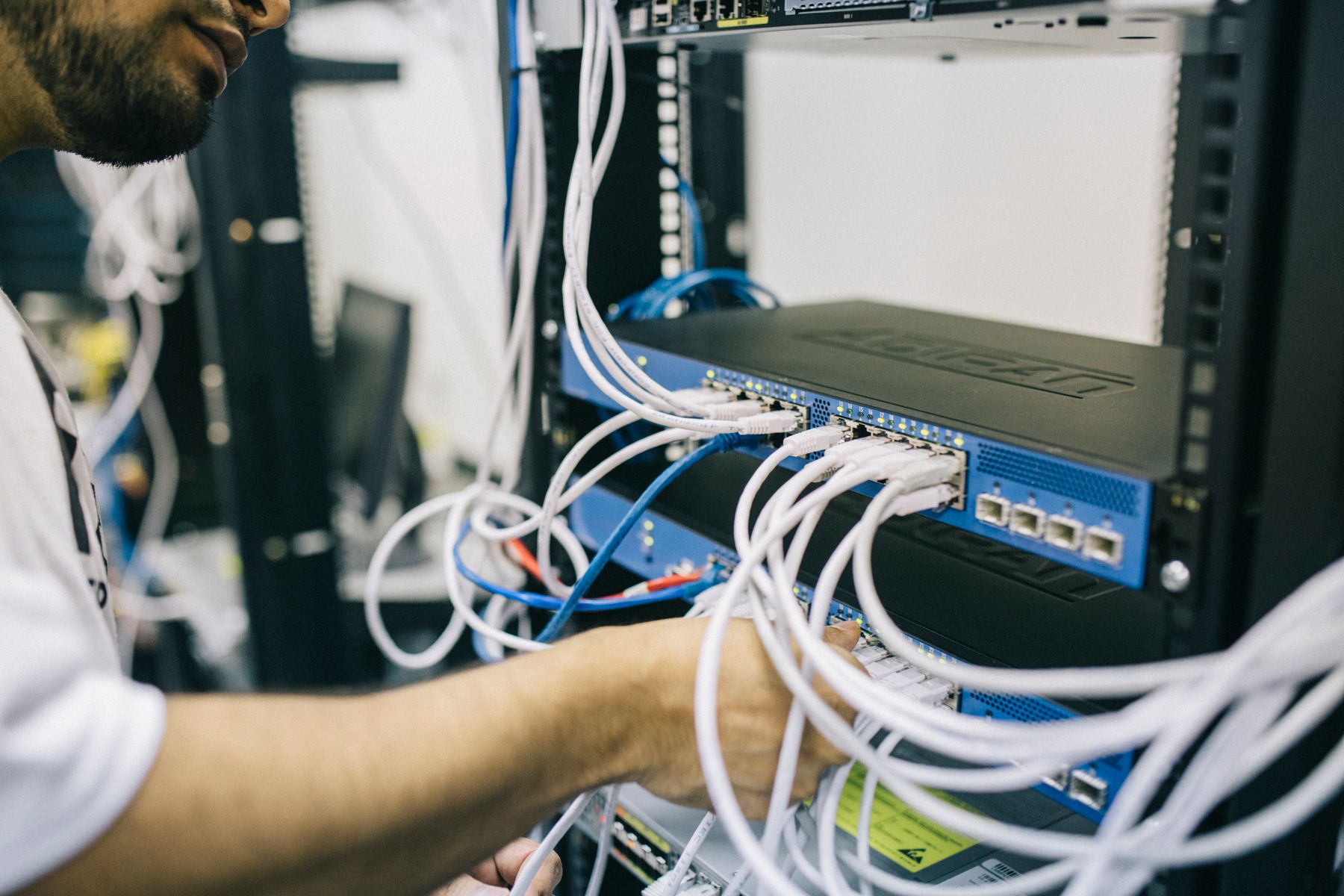 Network connections between DplyMini’s five cloud Mac nodes